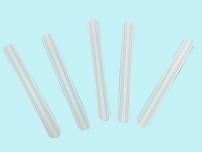 Barrette nasale blanche quatre fils