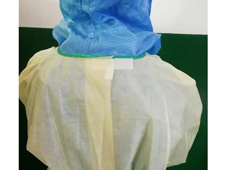 Attaches auto-agrippantes pour blouse chirurgicale